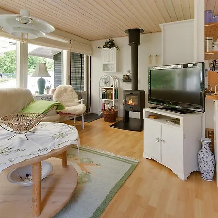 Two-bedroom Holiday In * Hals
