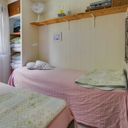 Two-bedroom Holiday In * Hals